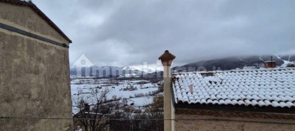 2 bedrooms House in Rocca di Cambio, Italy No. 61208 40