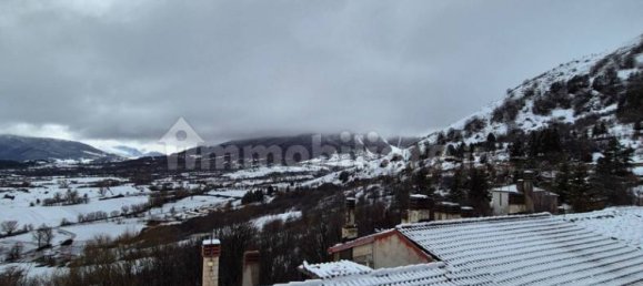 2 bedrooms House in Rocca di Cambio, Italy No. 61208 23