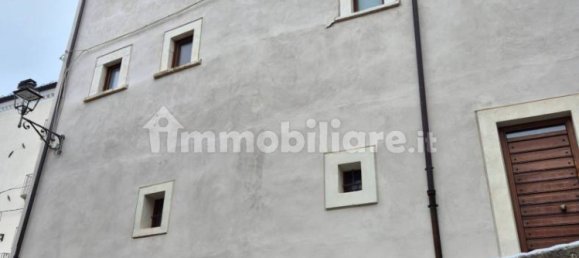 2 bedrooms House in Rocca di Cambio, Italy No. 61208 2