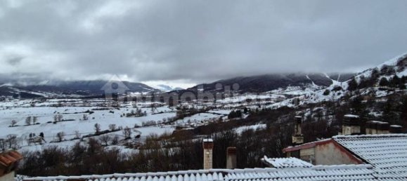 2 bedrooms House in Rocca di Cambio, Italy No. 61208 21