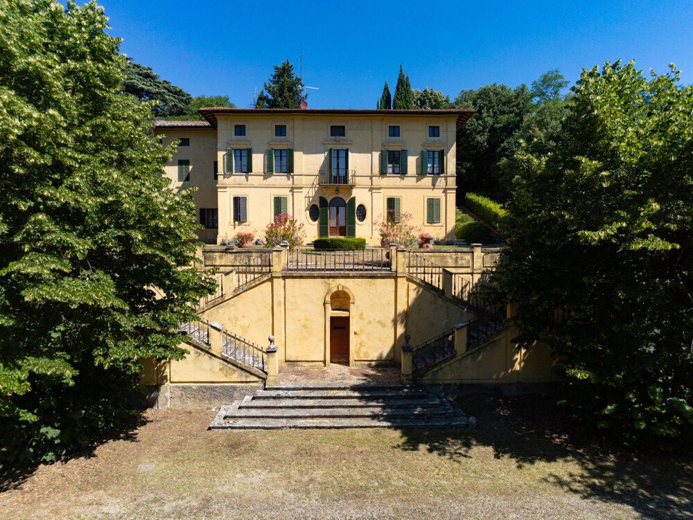 8 bedrooms Villa in Siena, Italy No. 137888