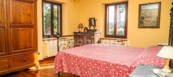 5 bedrooms Villa in Marsciano, Italy No. 353614 12