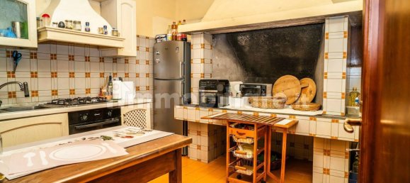 5 bedrooms Villa in Marsciano, Italy No. 353614 9