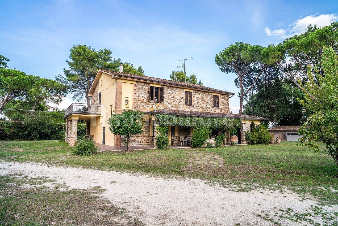 5 bedrooms Villa in Marsciano, Italy No. 353614