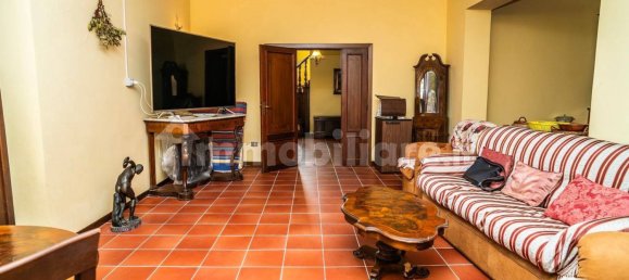 5 bedrooms Villa in Marsciano, Italy No. 353614 4