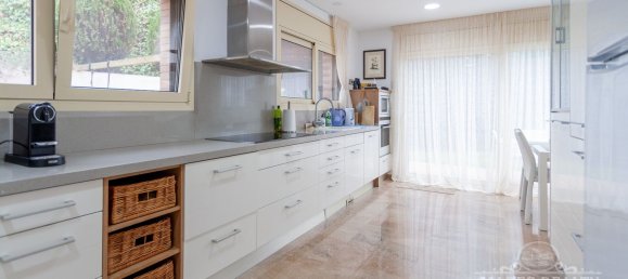 3 bedrooms Villa in Lloret de Mar, Spain No. 10761 2