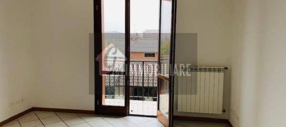 3 bedrooms Apartment in San Giovanni in Croce, Italy No. 127640 8