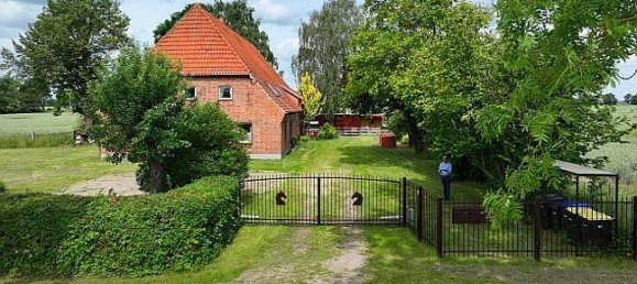 Ферма с 13 комнатами в Мекленбургское Поозёрье, Германия № 175637 3