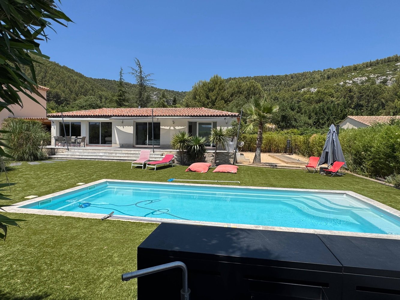 3 غرف نوم فيلا في Cuges-les-Pins, France رقم 331543