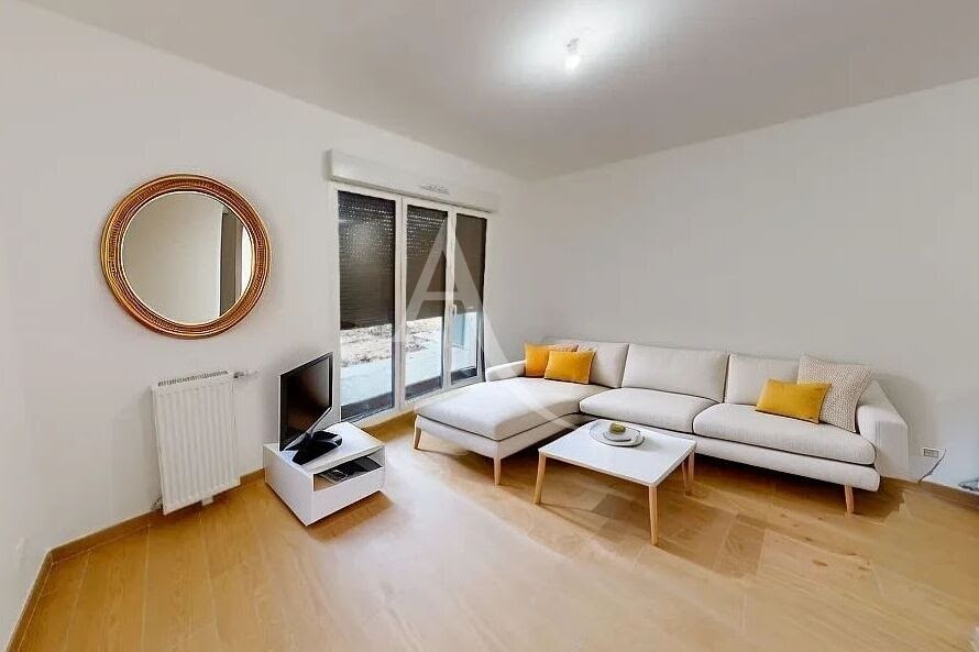 Studio in Noisy-le-Grand, France No. 183176