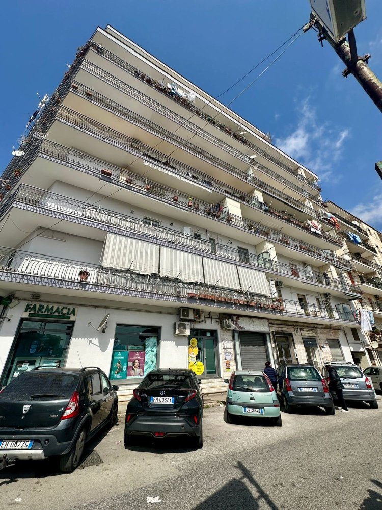 4 rooms Apartment in Naples, Italy No. 191916