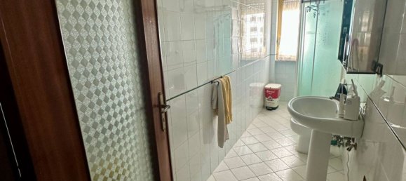 4 rooms Apartment in Naples, Italy No. 191916 10