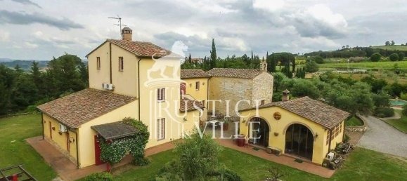 4 bedrooms House in Pisa, Italy No. 77611 3