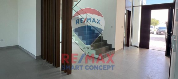 Villa de 4 dormitorios en Abu Dhabi, UAE No. 66801 6