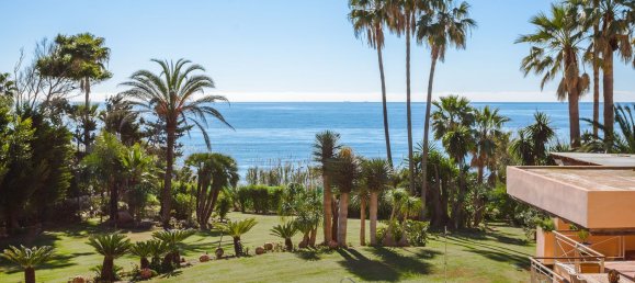 8 bedrooms House in Estepona, Spain No. 24193 4