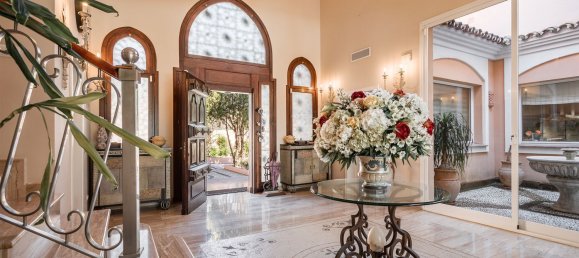 8 bedrooms House in Estepona, Spain No. 24193 37