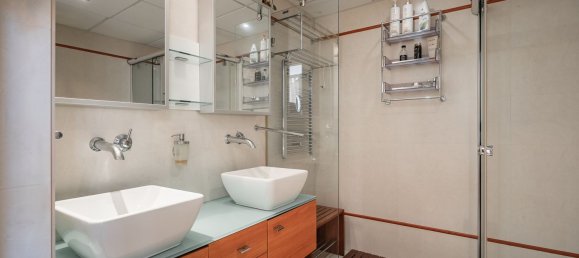 8 bedrooms House in Estepona, Spain No. 24193 23