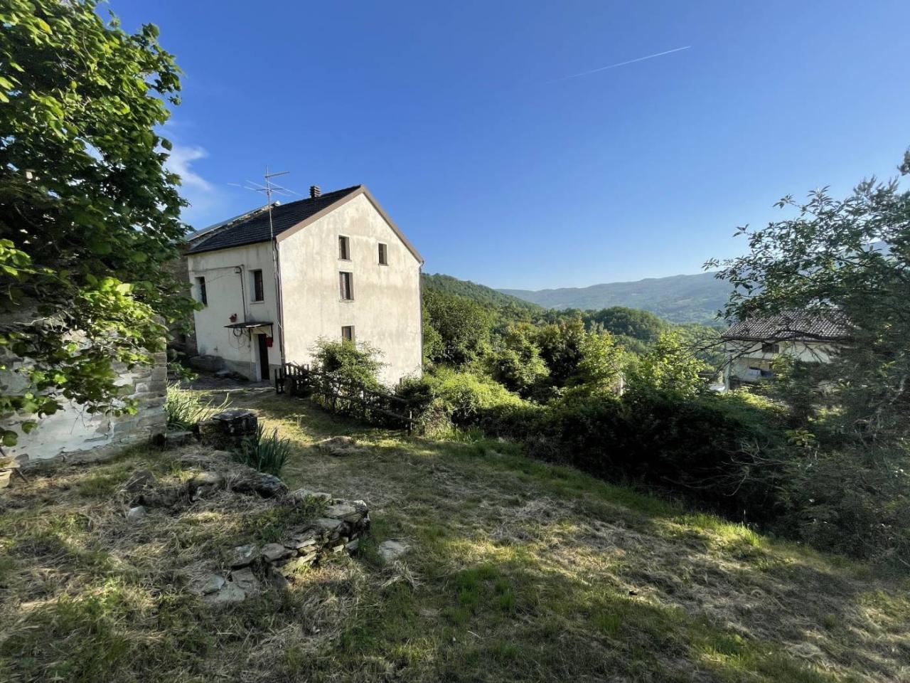 4 rooms House in Bardi, Italy No. 149930