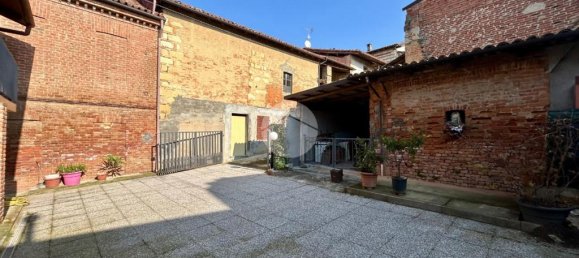 3 bedrooms House in Montemagno, Italy No. 144019 5