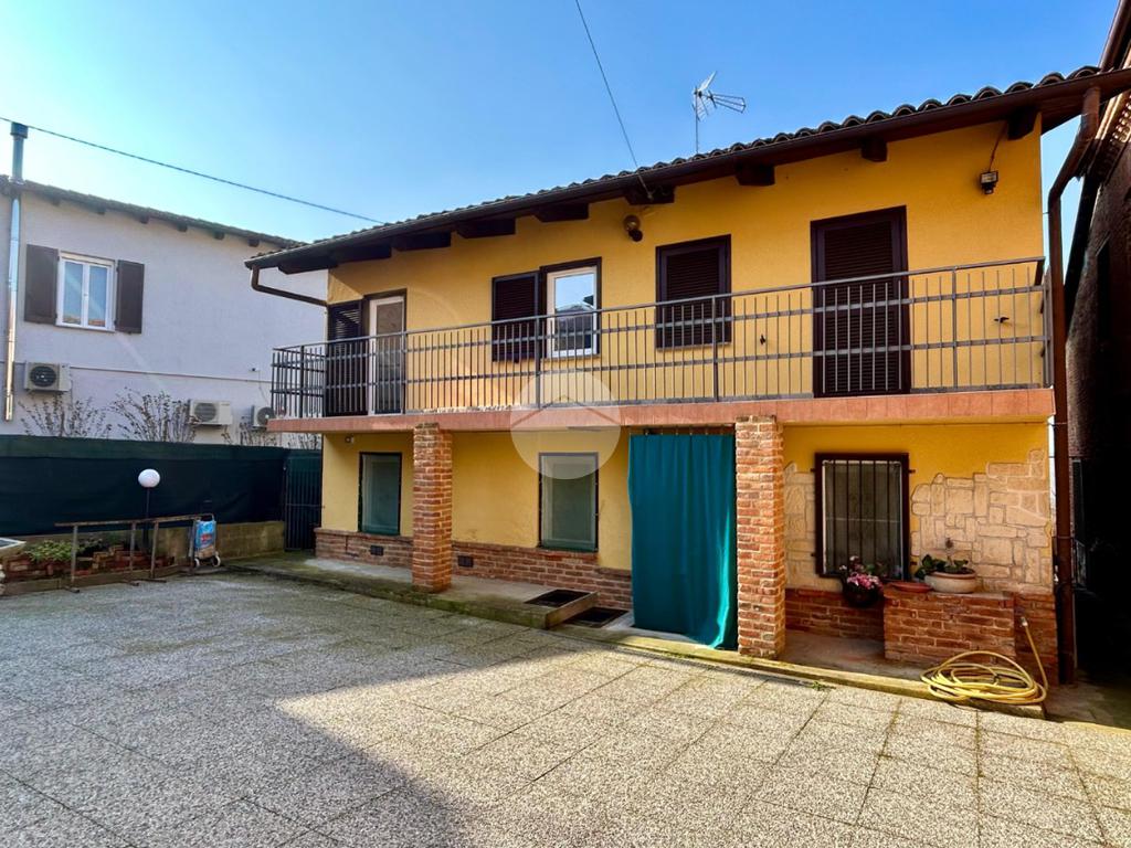 3 bedrooms House in Montemagno, Italy No. 144019