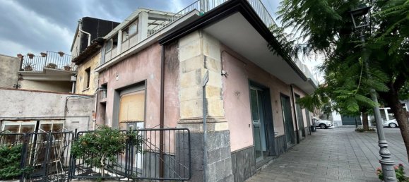 265m² Commercial property in Viagrande, Italy No. 258975 16