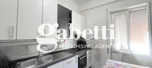 2 rooms Apartment in Rome, Italy No. 39872 9