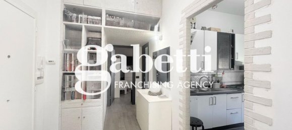 2 rooms Apartment in Rome, Italy No. 39872 6