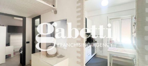 2 rooms Apartment in Rome, Italy No. 39872 8