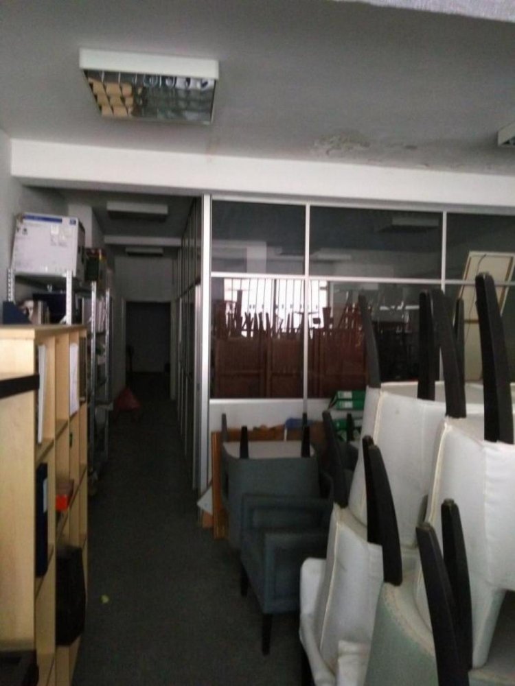 142m² Shop in Porto, Portugal No. 8146