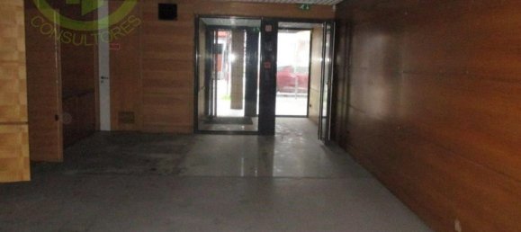 112m² Commercial property in Pacos de Ferreira, Portugal No. 71537 3