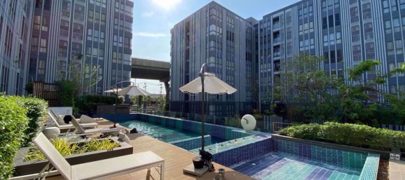 Apartamento com 2 quartos em condomínio em Phra Khanong, Thailand N.º 4852 6