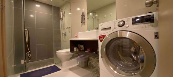 Apartamento com 2 quartos em condomínio em Phra Khanong, Thailand N.º 4852 5