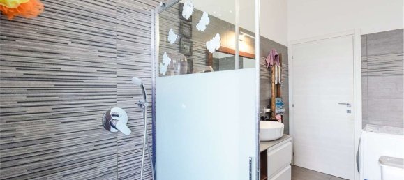 5غرفة منزل في Carugo, Italy رقم 5089 31