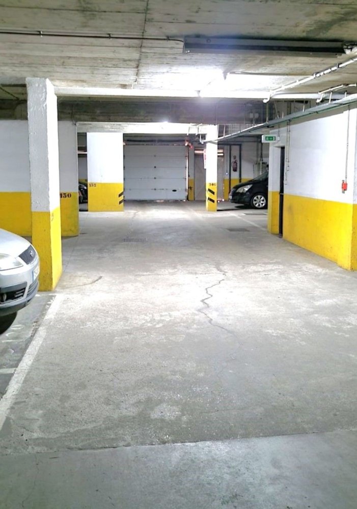 13m² Garage in Almada, Portugal No. 261992