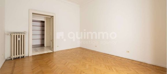 3 bedrooms Apartment in Milan, Italy No. 345034 8