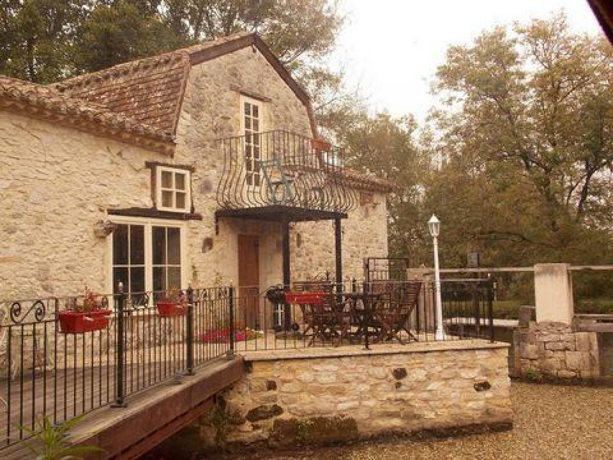 8 bedrooms Farm in Villereal, France No. 19146