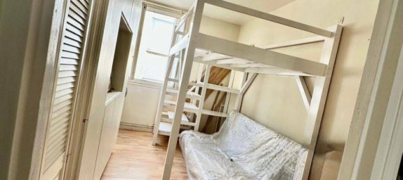 Studio in Paris, France No. 326844 2