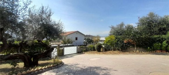 10 rooms Villa in Loreto Aprutino, Italy No. 72878 8