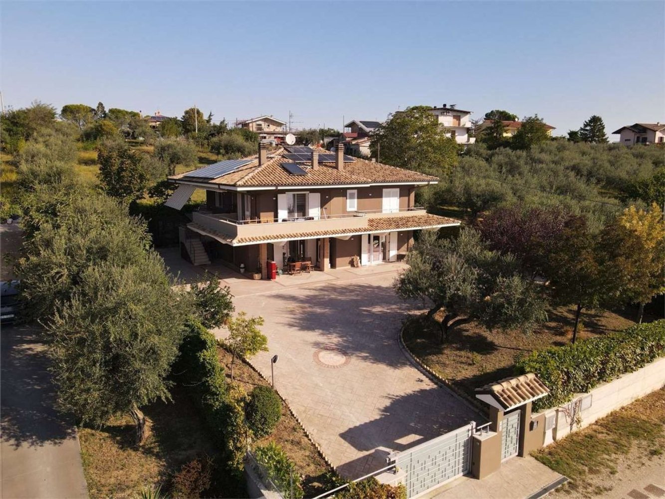 10 rooms Villa in Loreto Aprutino, Italy No. 72878