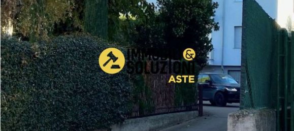 6 rooms Apartment in Verdello, Italy No. 184984 2