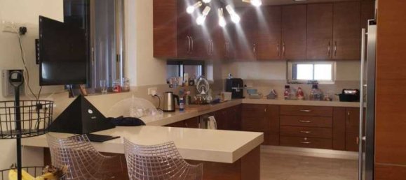 4 Schlafzimmer Gewerbliche Immobilie in Mesa Geitonia, Cyprus, Nr. 19028 5