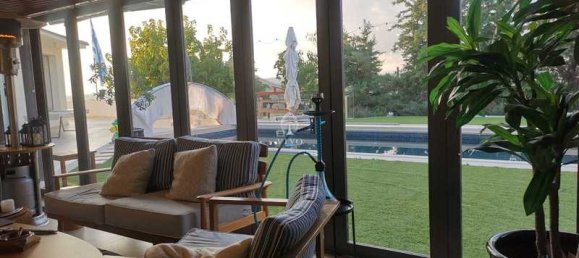 4 Schlafzimmer Gewerbliche Immobilie in Mesa Geitonia, Cyprus, Nr. 19028 2