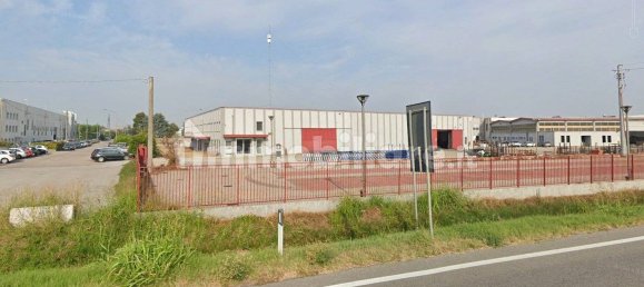 Almacén de 5 habitaciónes en Ostiglia, Italy No. 321505 11