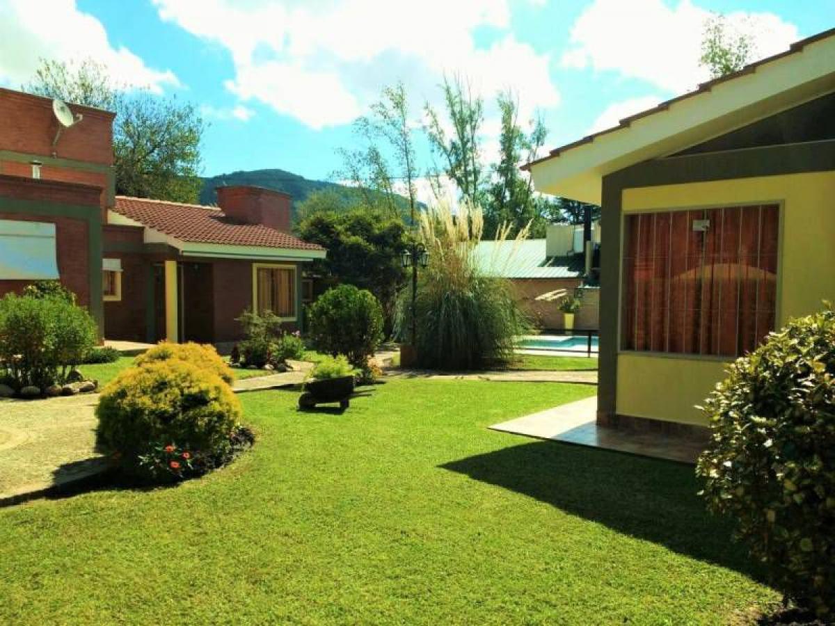 Casa de 10 dormitorios en Córdoba, Argentina No. 57559