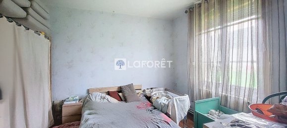 4 bedrooms House in Deuillet, France No. 156215 9