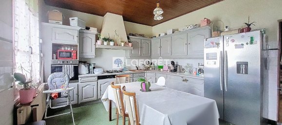 4 bedrooms House in Deuillet, France No. 156215 3