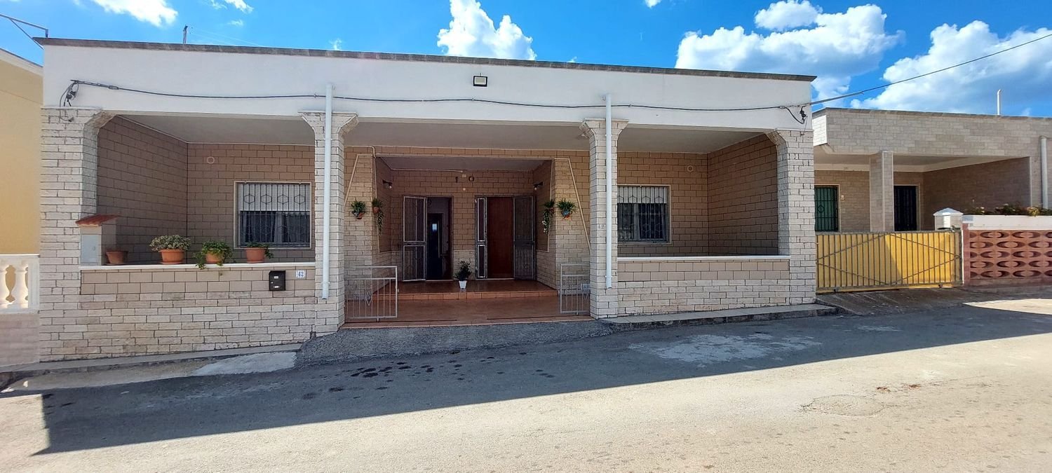 Дом с 6 комнатами в Мандурия, Италия № 19207