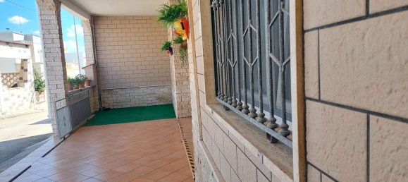 Дом с 6 комнатами в Мандурия, Италия № 19207 3