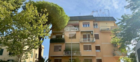 3 bedrooms Apartment in Rome, Italy No. 315102 2