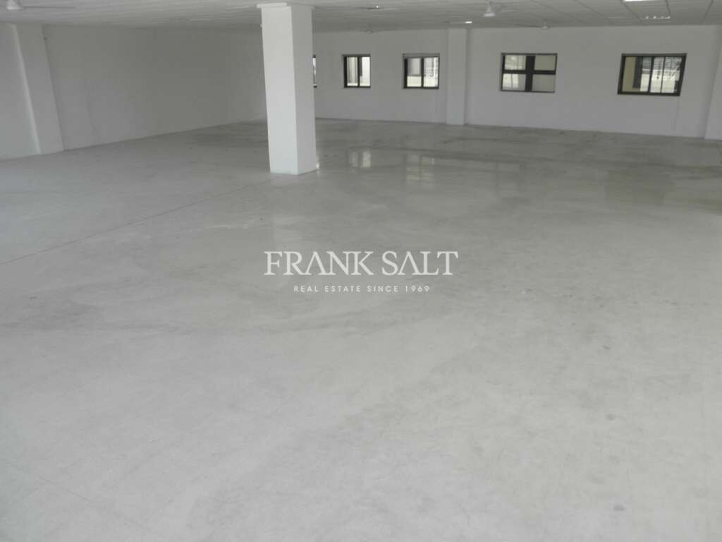 431m² Office in Balzan, Malta No. 6560